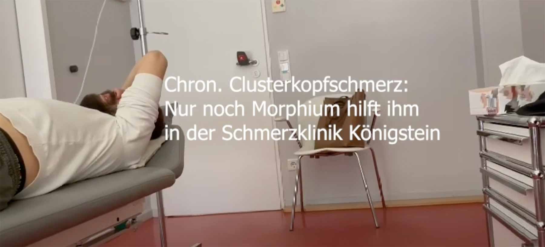 Mann liegend mit chronischen Clusterkopfschmerzen