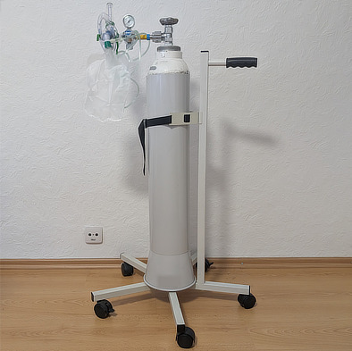 Oxygen for acute treatment of cluster headache