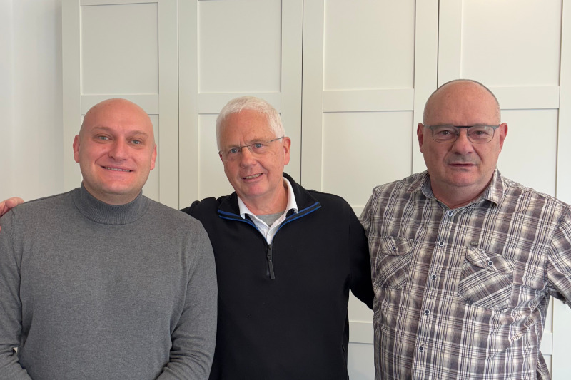 Stanislav Z, Jürgen Peschlow und Michael Grieger tauschen Langzeit-Erfahrungen zu Clusterkopfschmerz und Prismenbrille aus