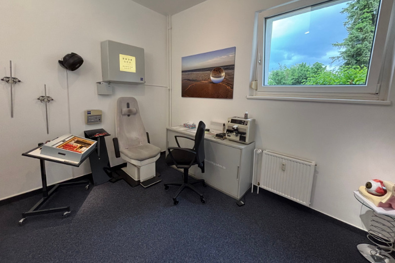 Treatment room of the Praxis für Winkelfehlsichtigkeit in Berlin-Lichtenrade, Germany